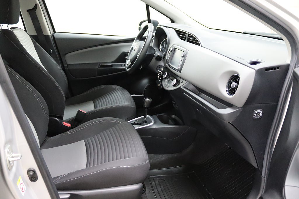 Vehicle Image 11