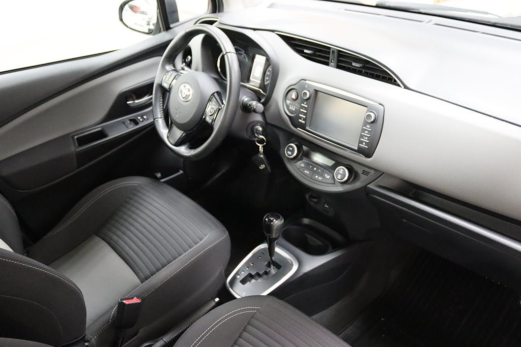 Vehicle Image 12