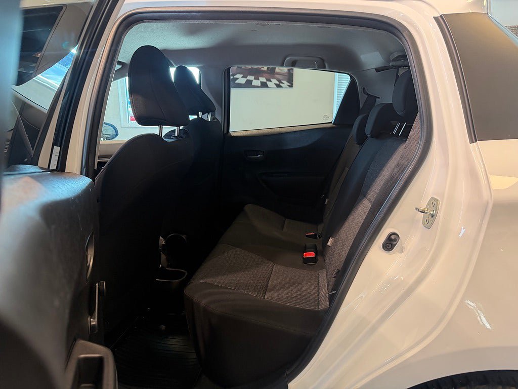 Vehicle Image 21