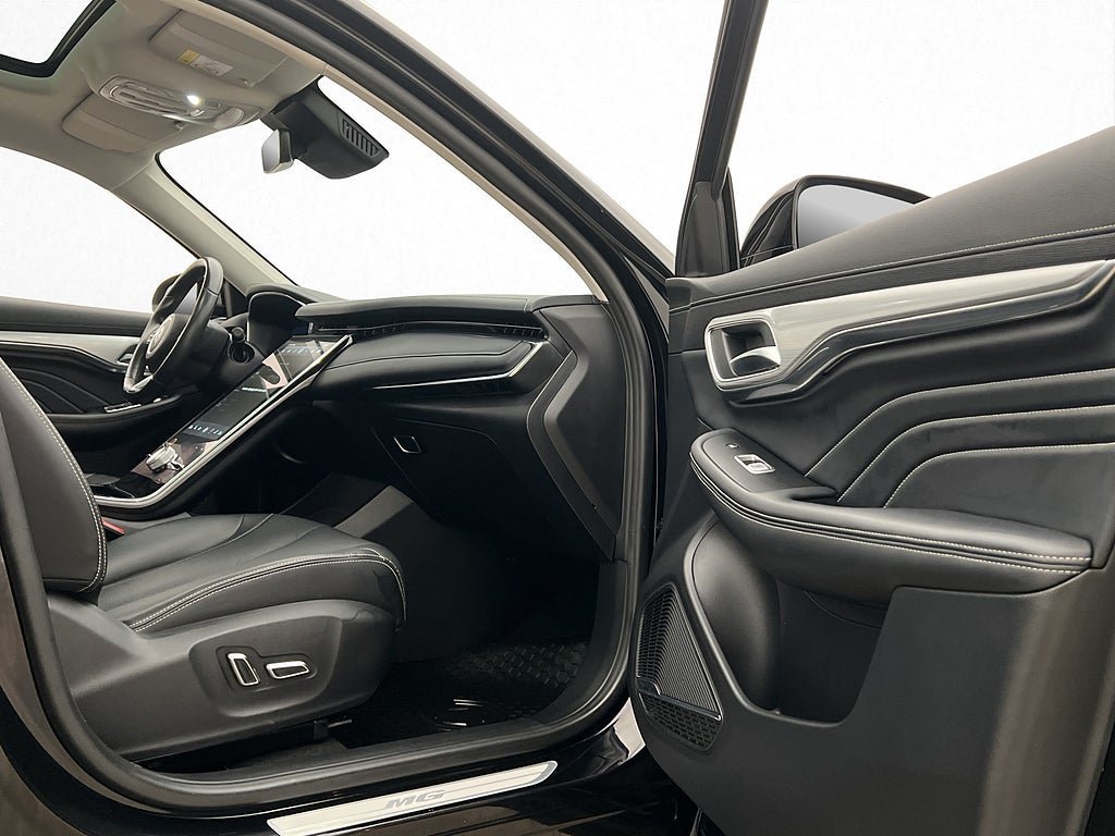 Vehicle Image 24