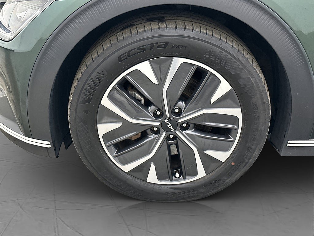 Vehicle Image 32