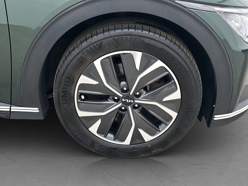 Vehicle Image 35