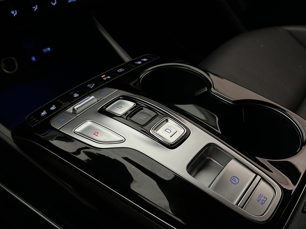 Vehicle Image 25