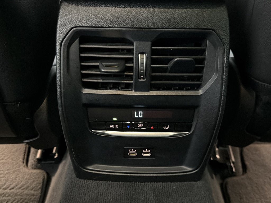 Vehicle Image 27
