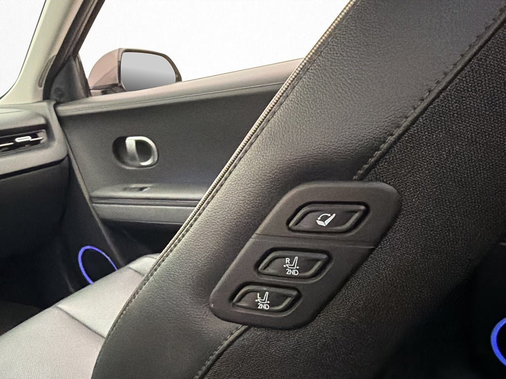 Vehicle Image 33