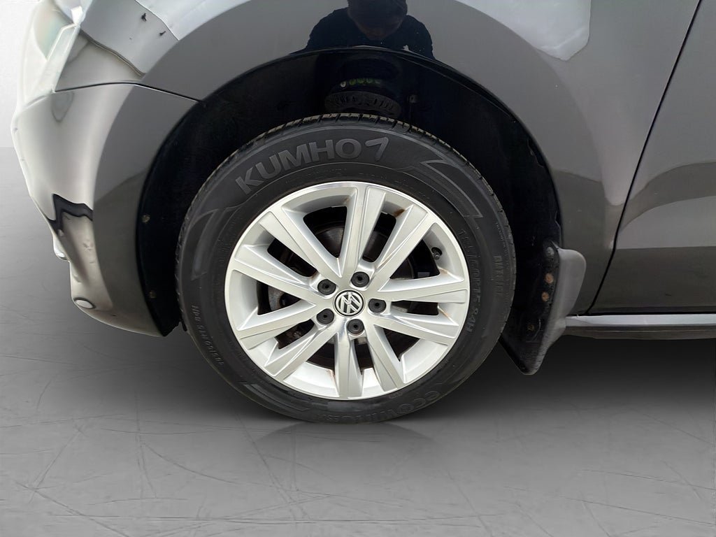 Vehicle Image 23