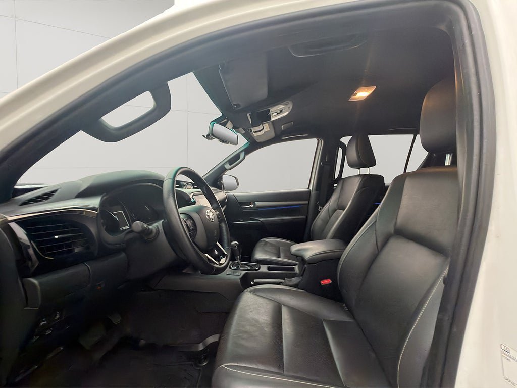 Vehicle Image 16