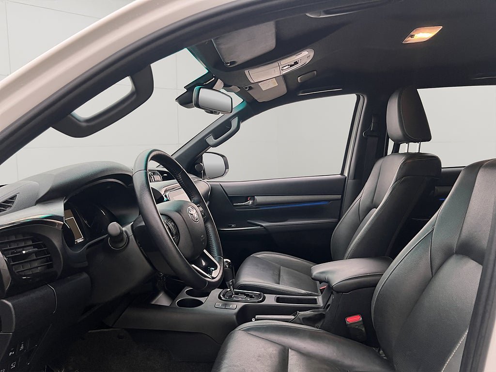 Vehicle Image 16