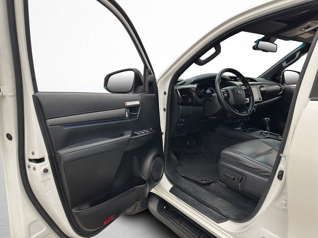 Vehicle Image 16