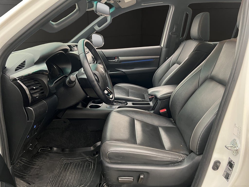 Vehicle Image 16