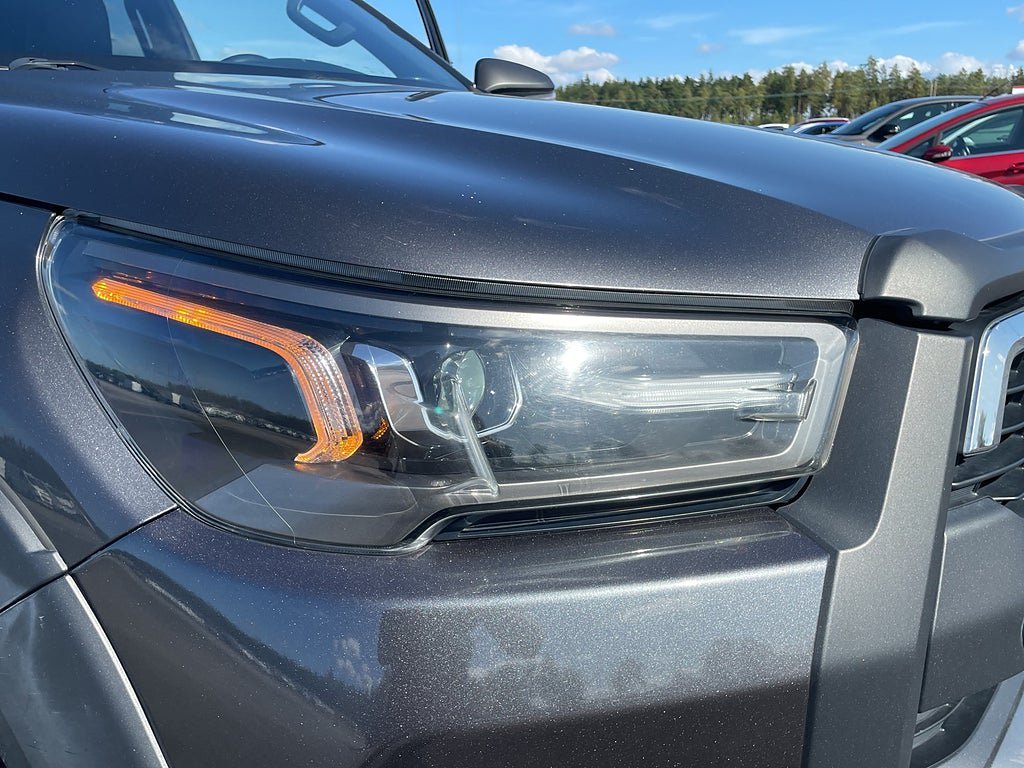 Vehicle Image 11
