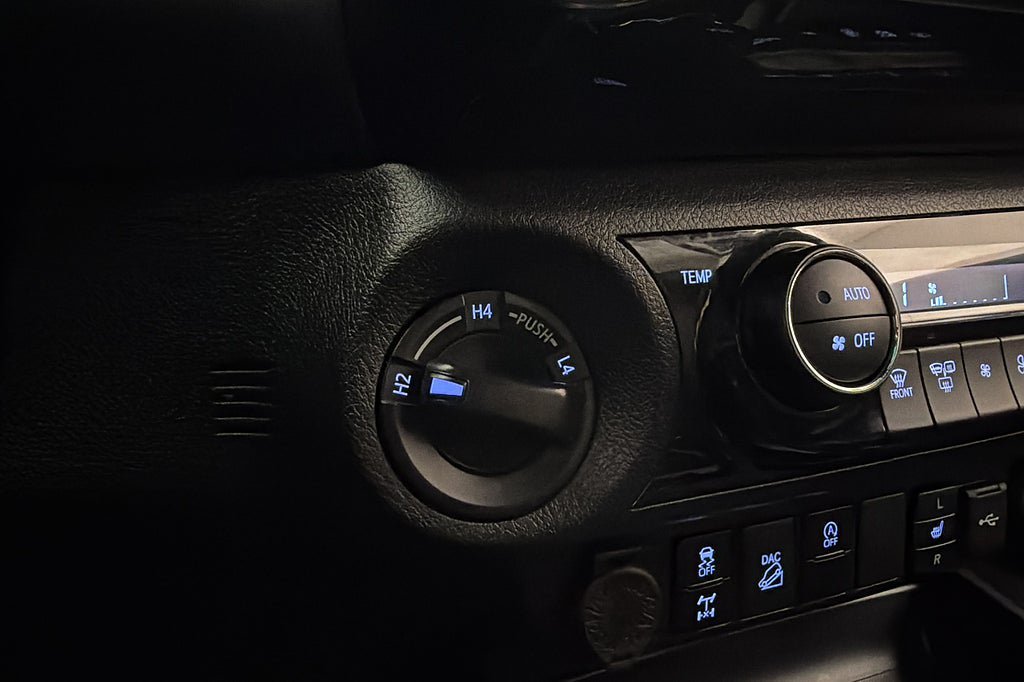 Vehicle Image 25