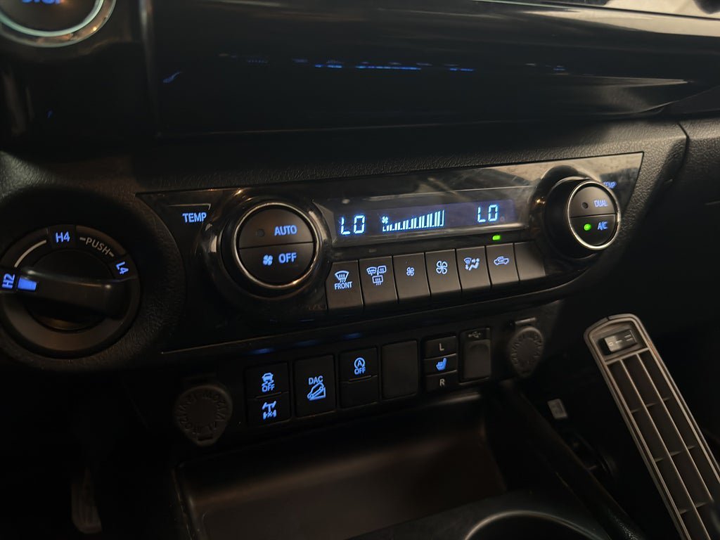 Vehicle Image 24