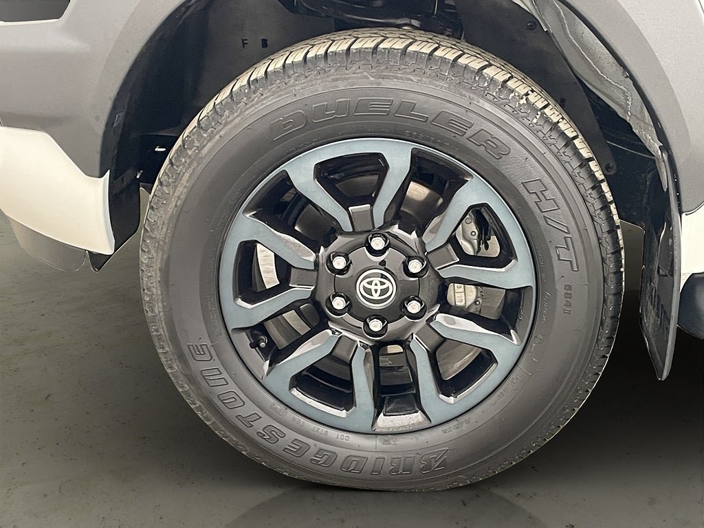 Vehicle Image 30