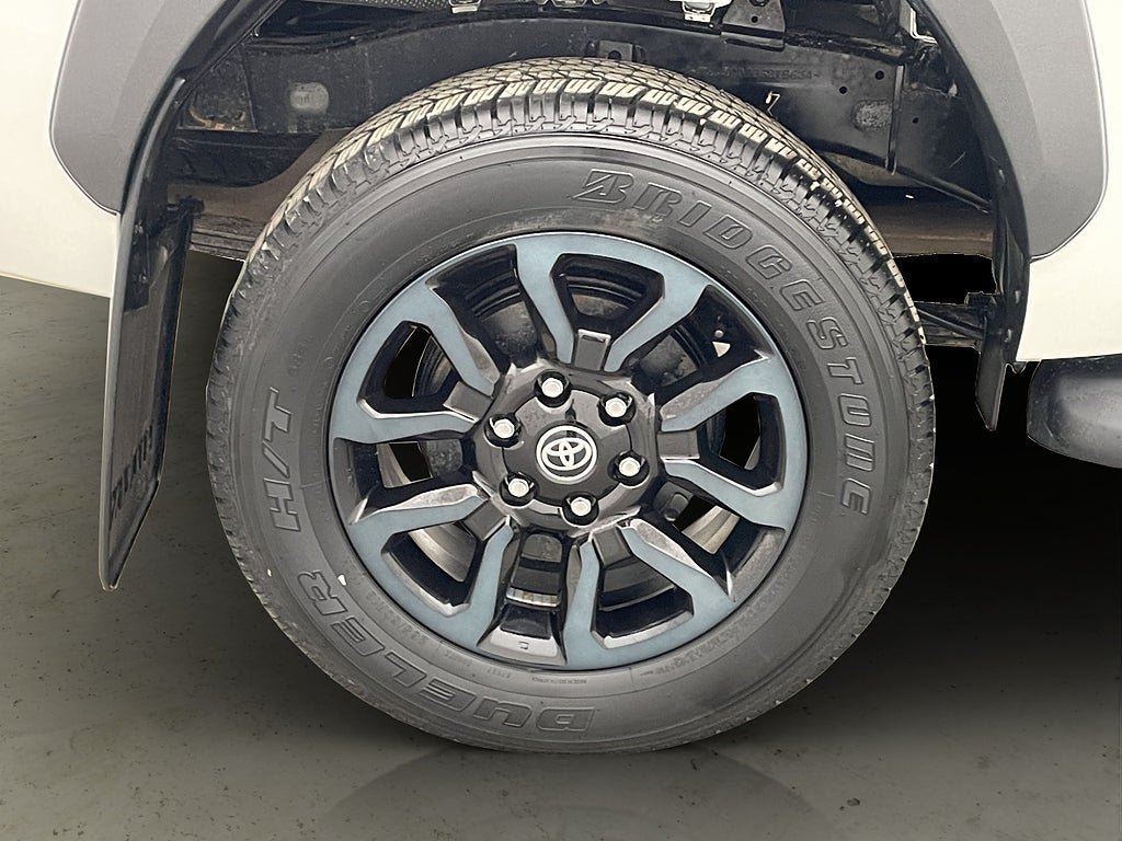 Vehicle Image 32
