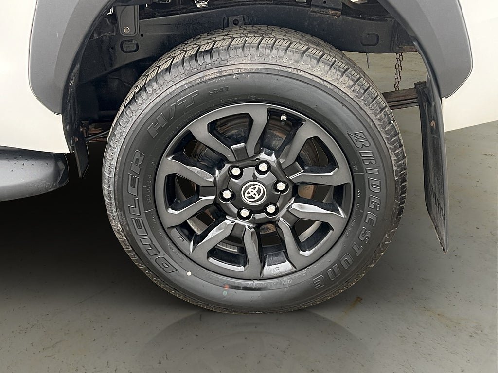 Vehicle Image 32