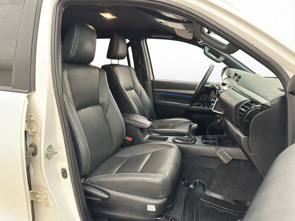 Vehicle Image 32