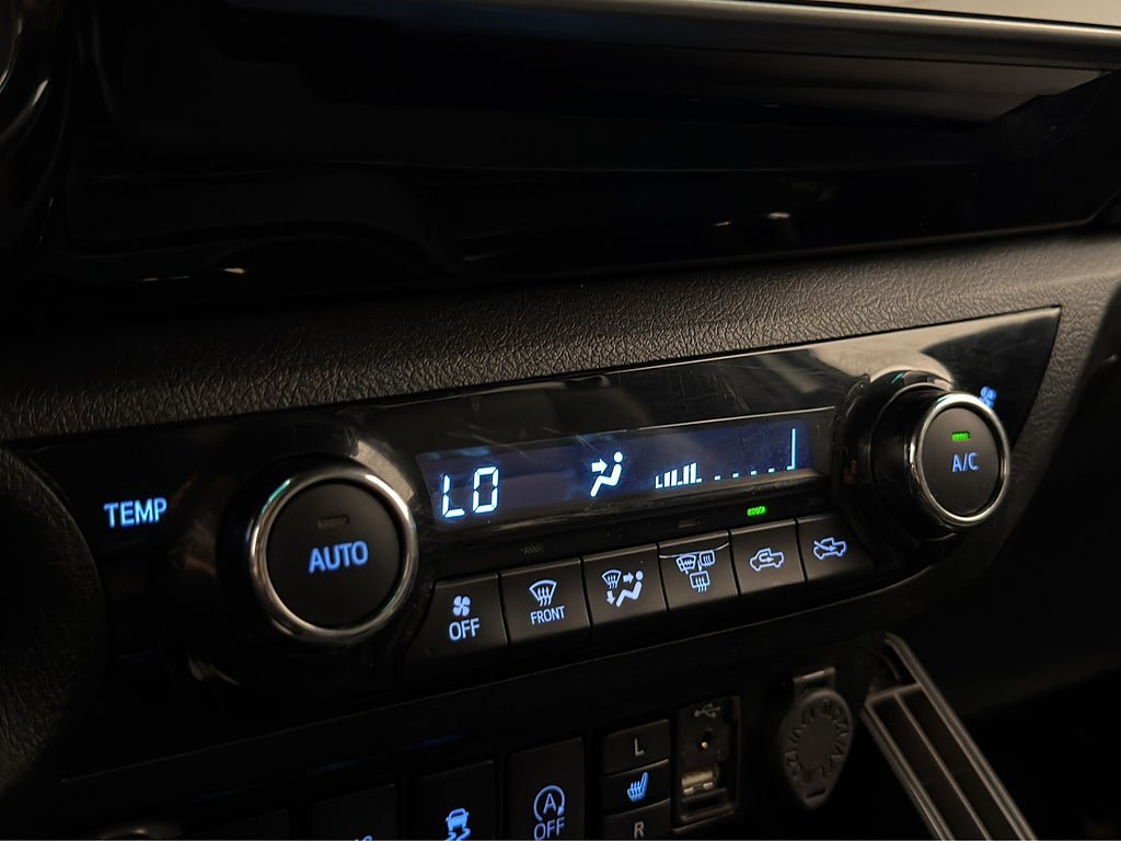 Vehicle Image 24