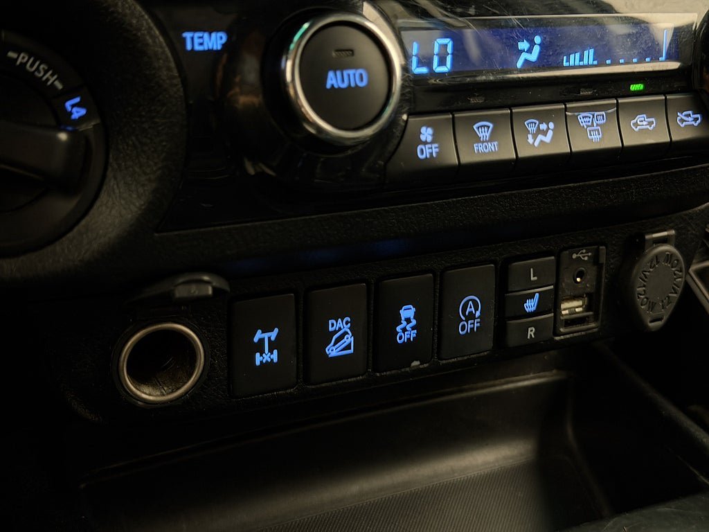 Vehicle Image 25