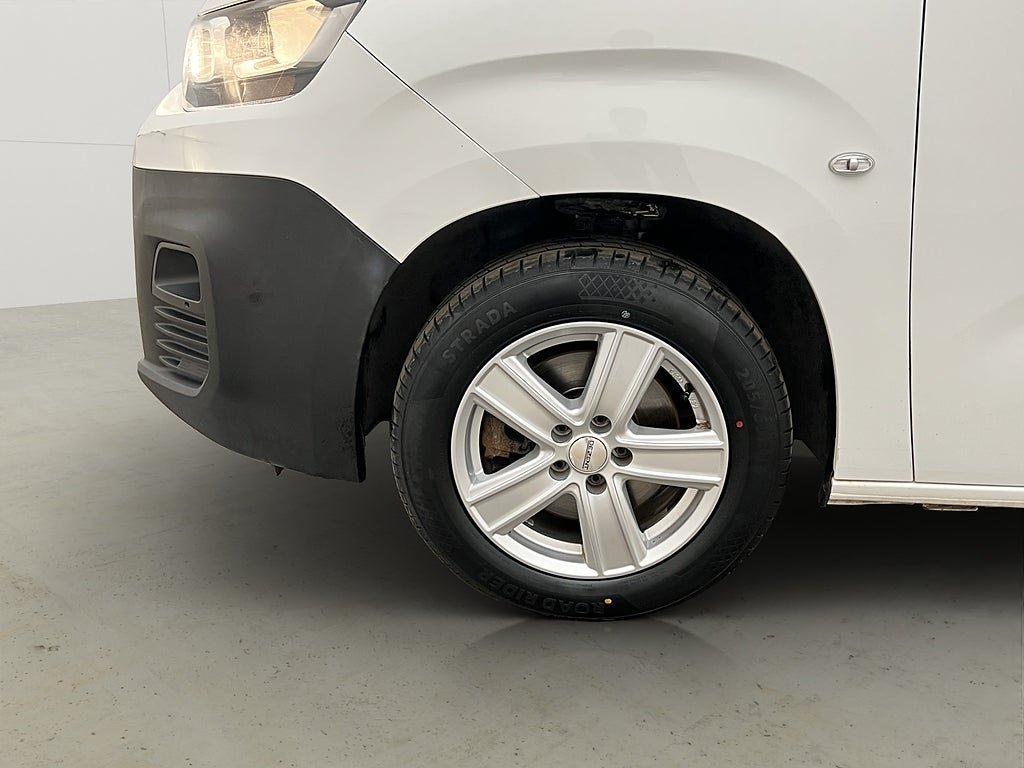 Vehicle Image 25