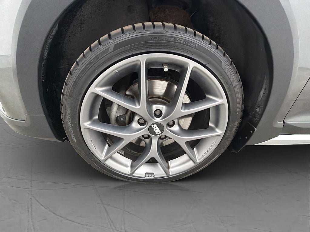Vehicle Image 25