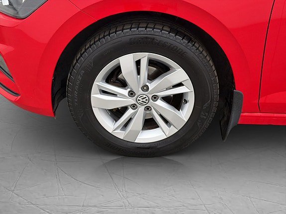 Vehicle Image 25