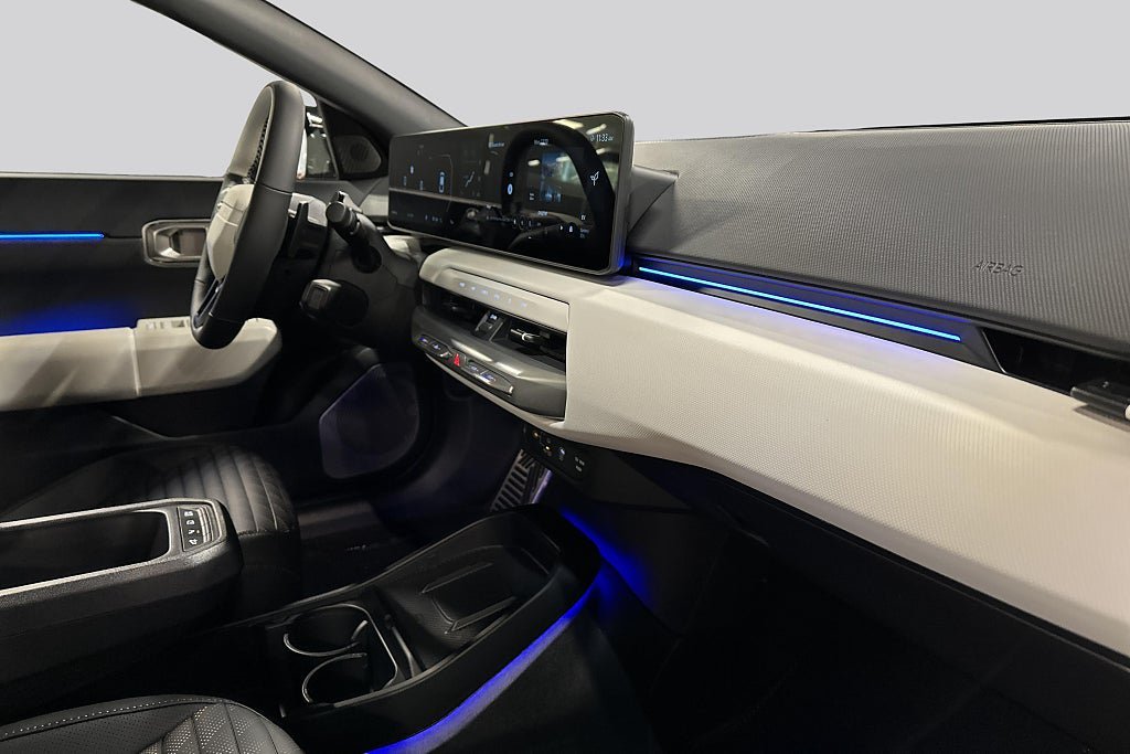 Vehicle Image 25