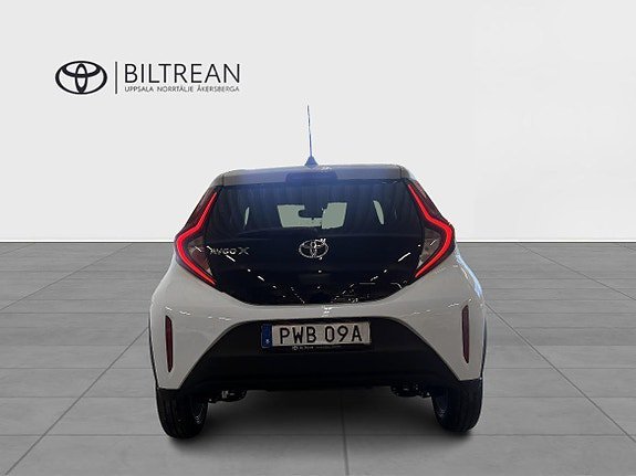 Vehicle Image 4