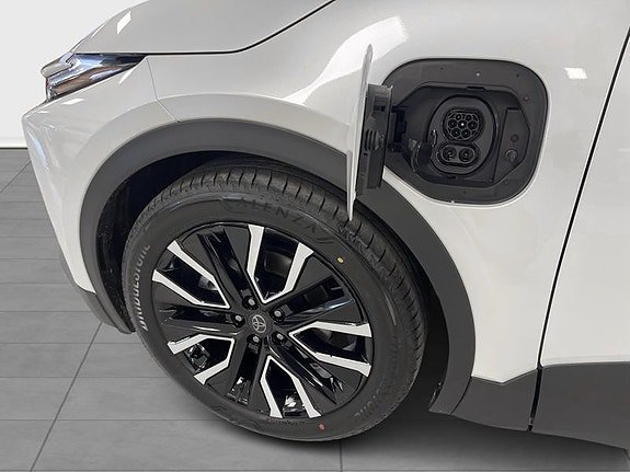 Vehicle Image 16