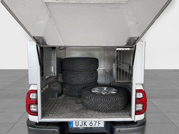 Vehicle Image 9