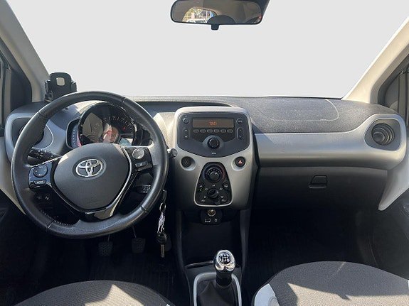 Vehicle Image 11