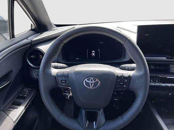 Vehicle Image 8