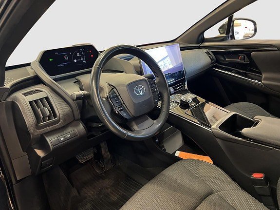Vehicle Image 9