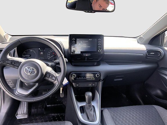 Vehicle Image 11