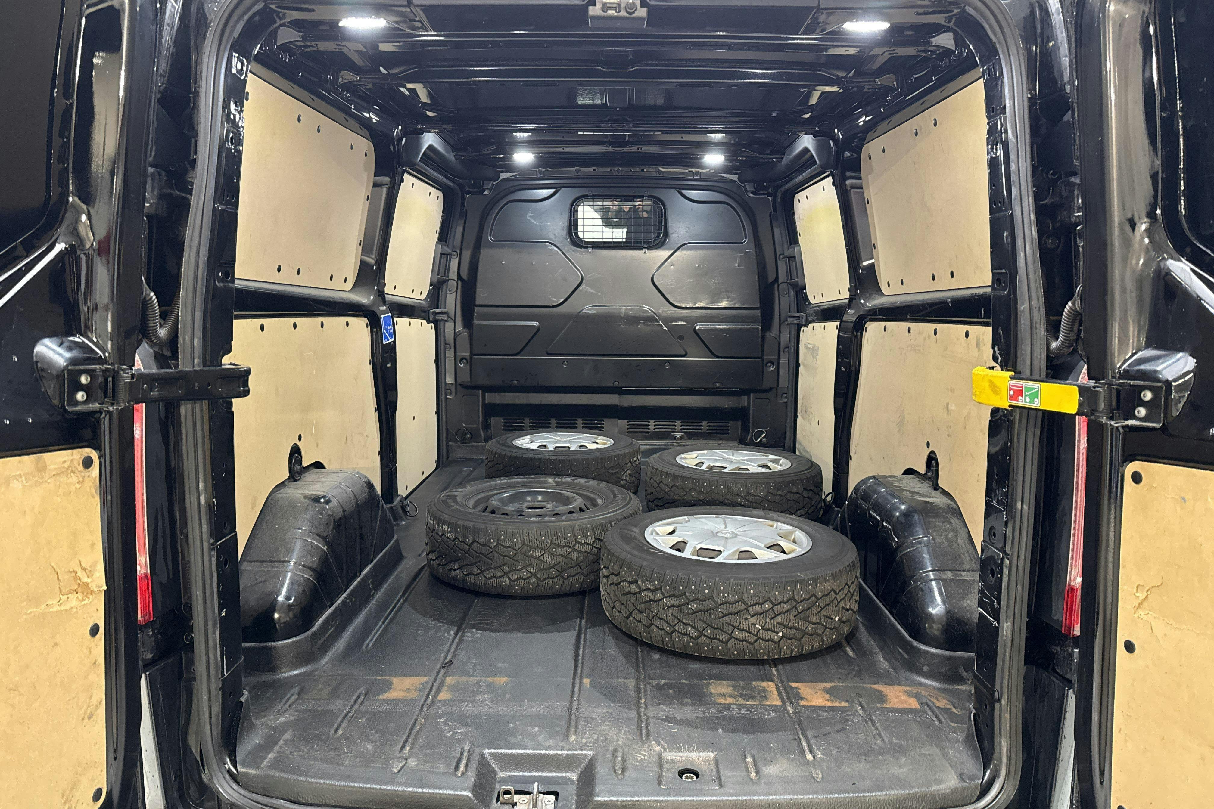 Vehicle Image 8