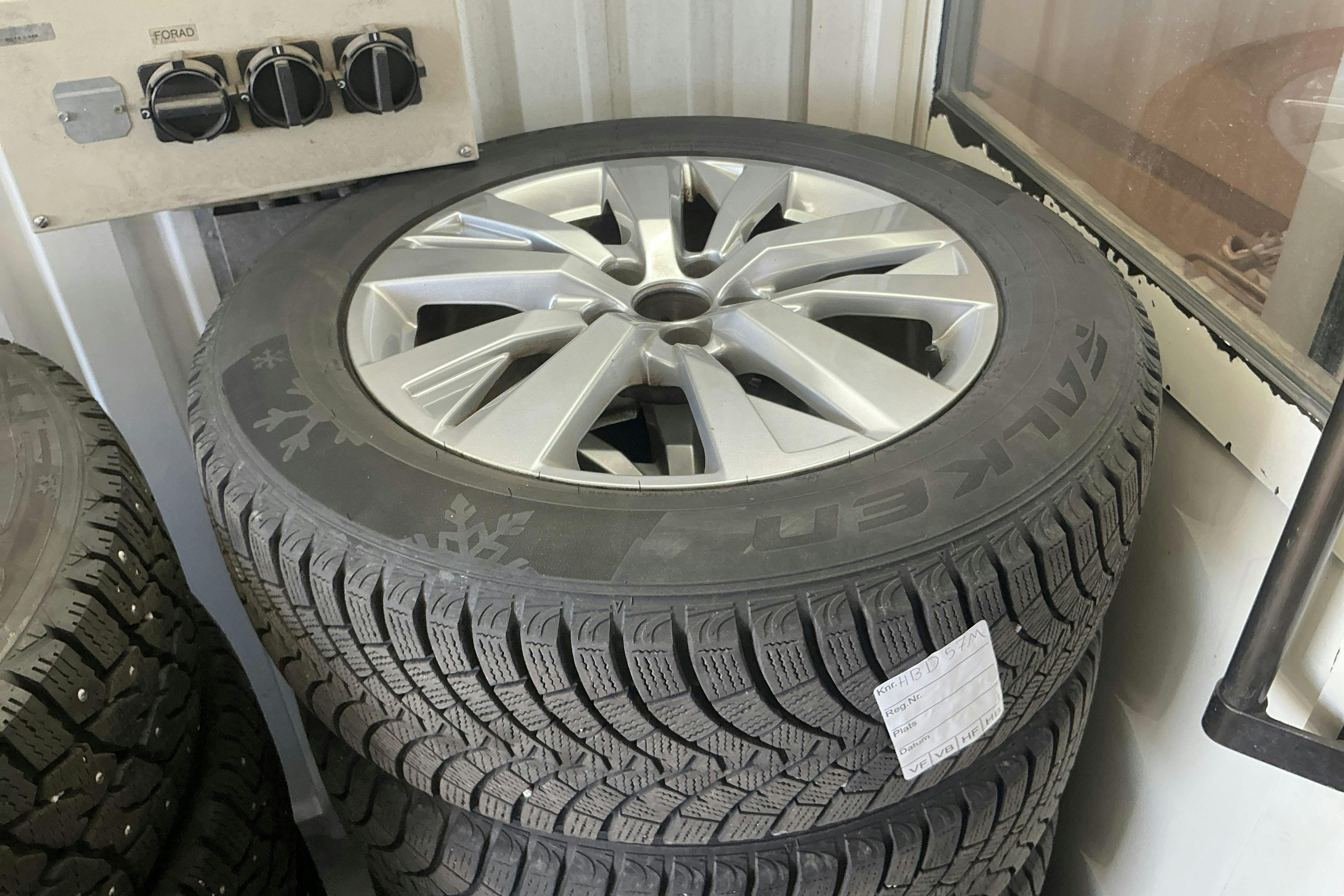 Vehicle Image 11