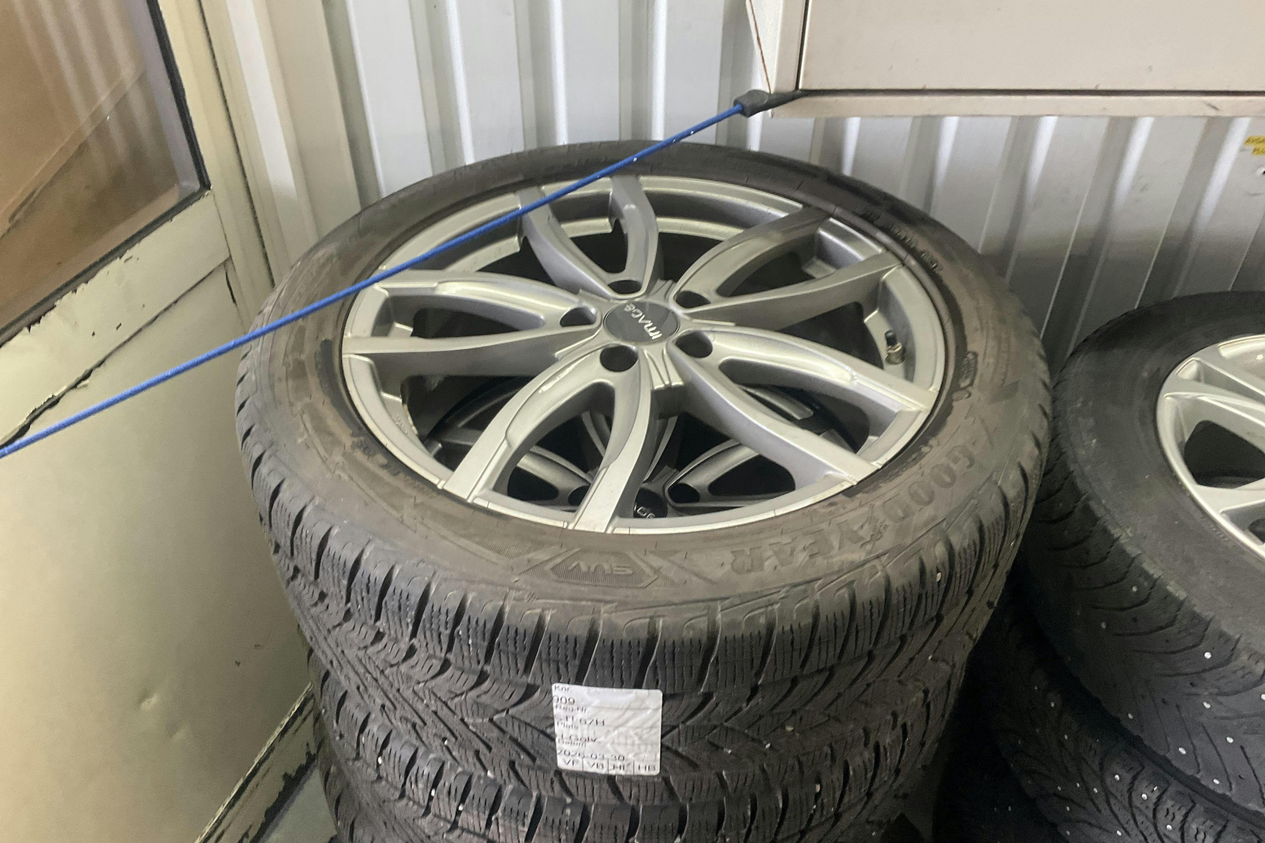 Vehicle Image 13