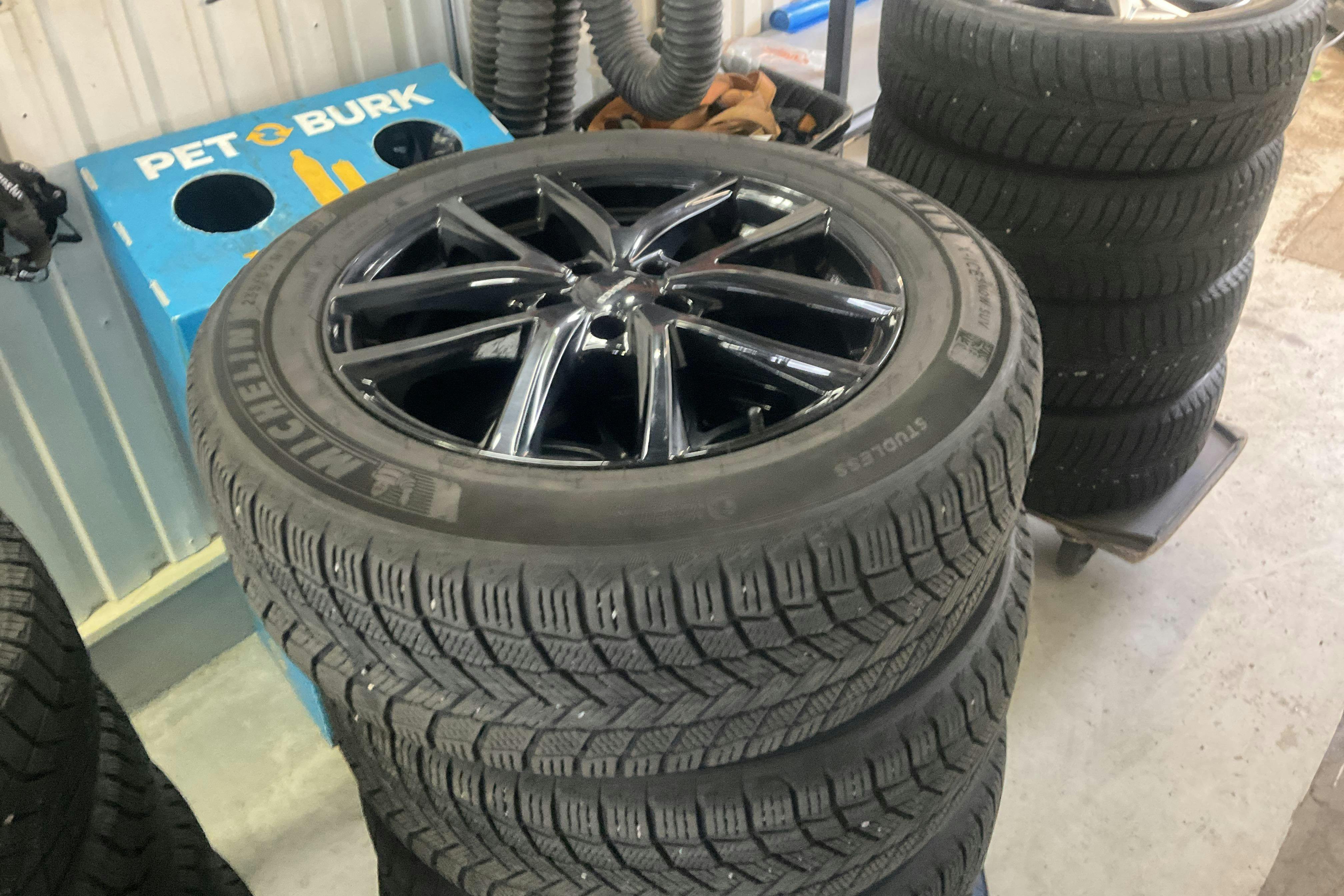 Vehicle Image 16