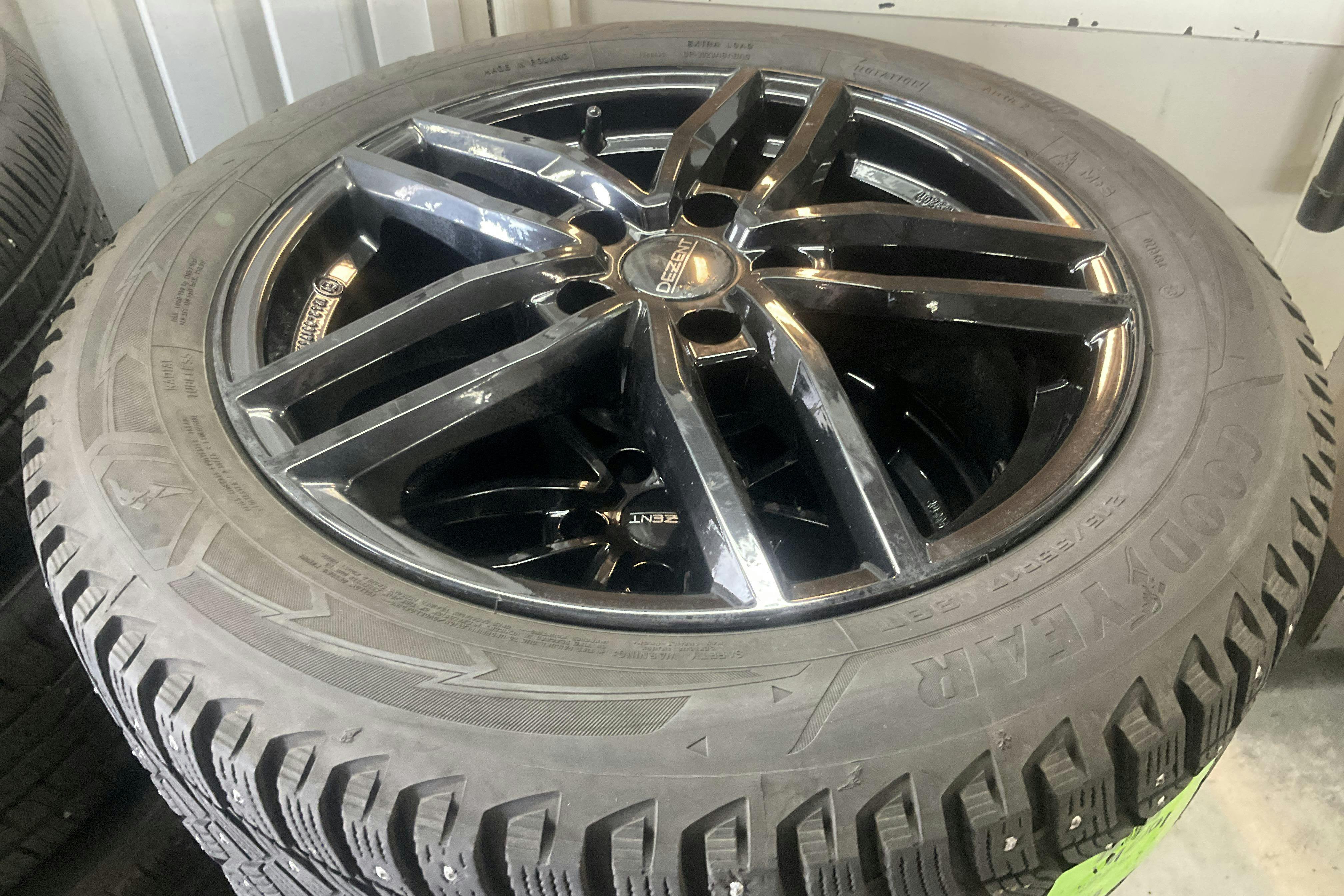 Vehicle Image 16