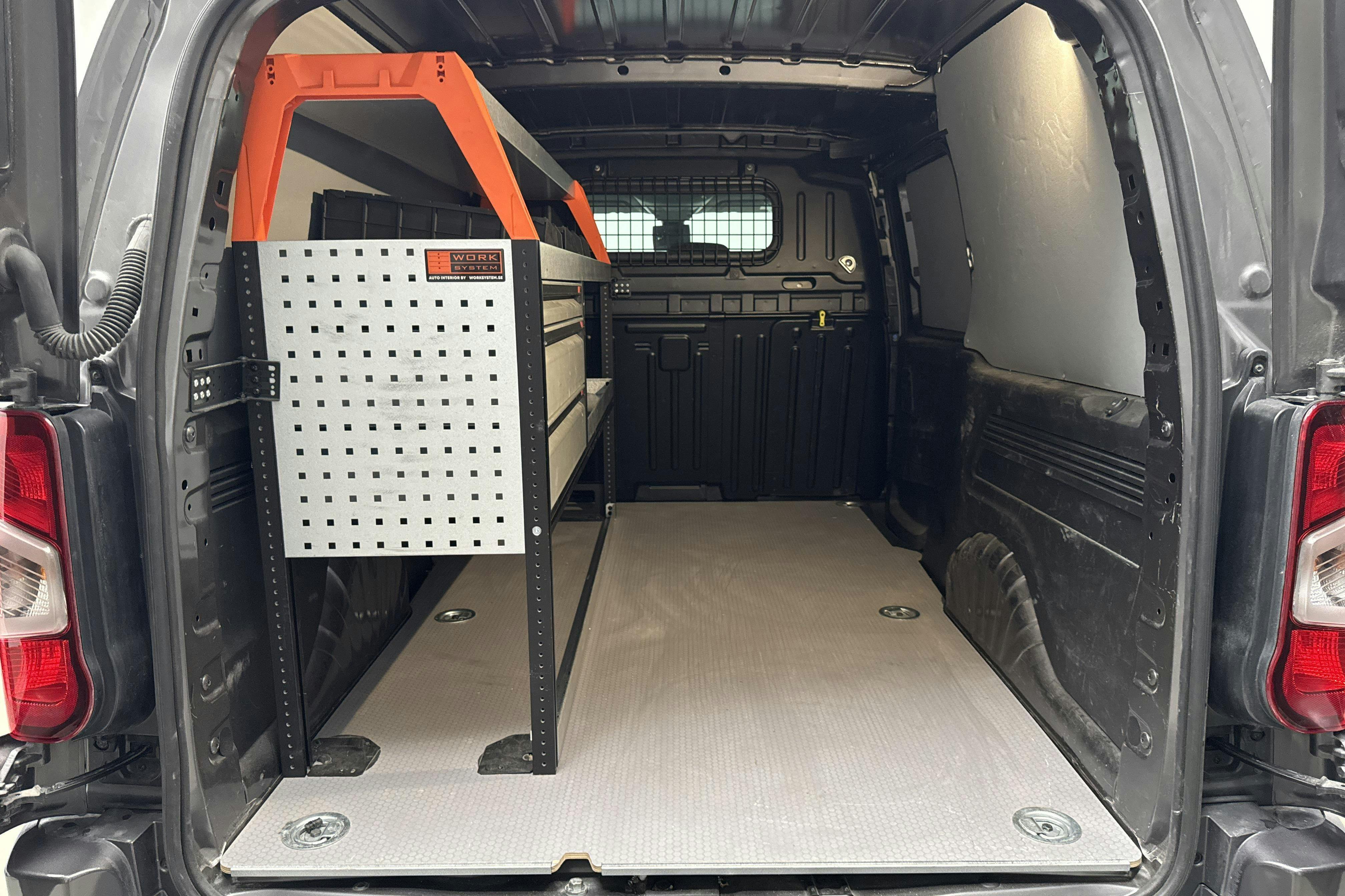 Vehicle Image 9