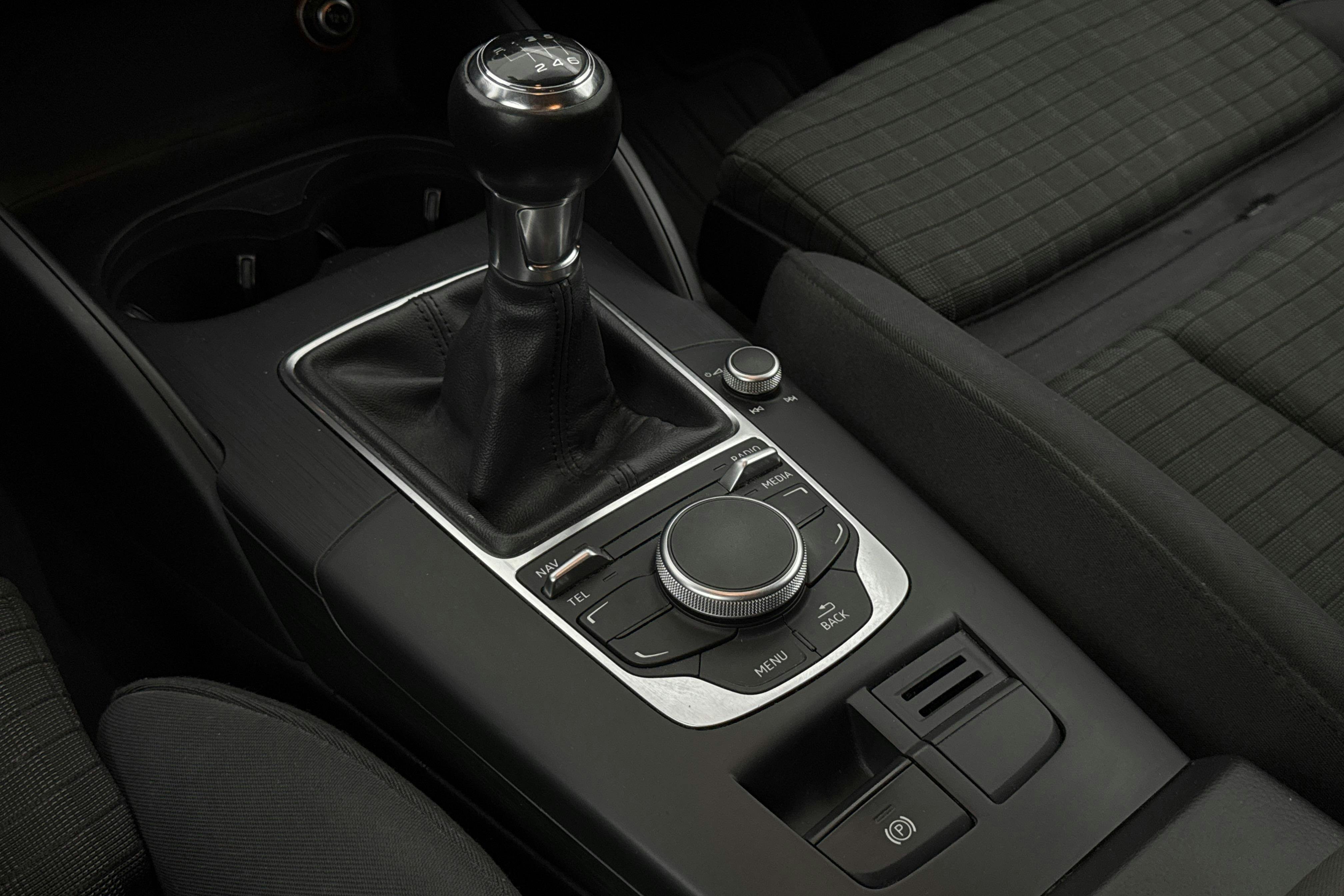 Vehicle Image 12