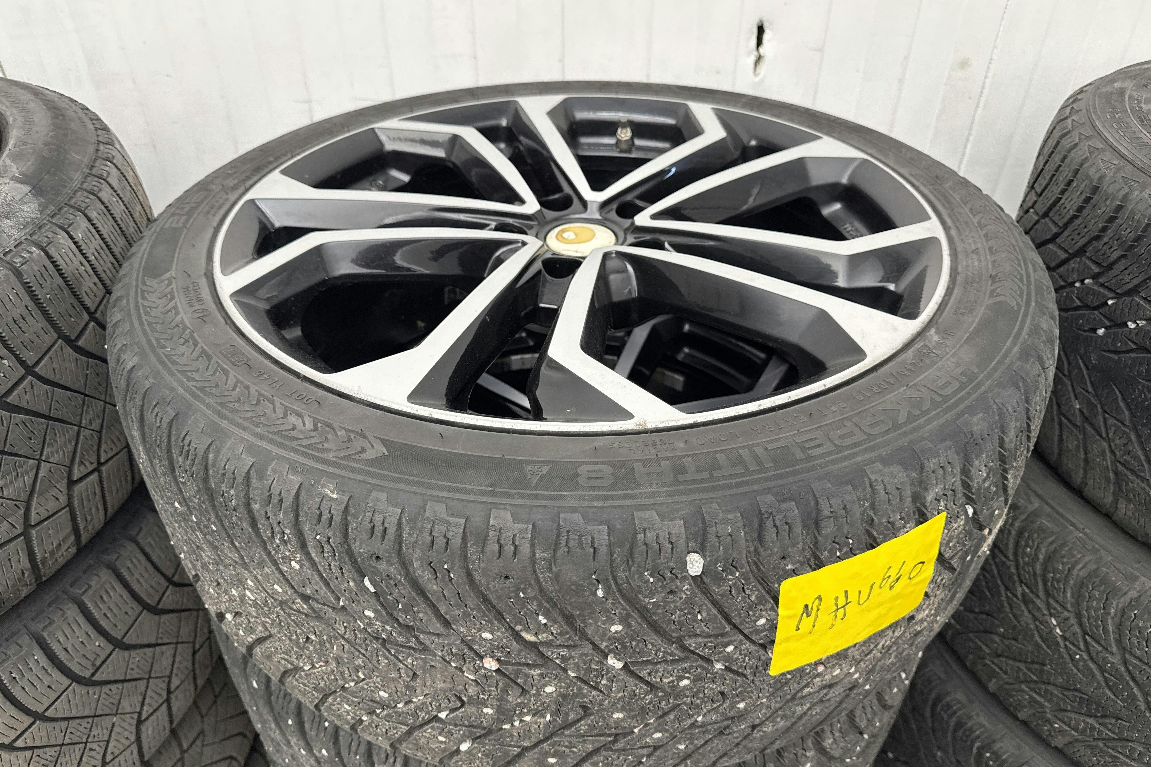 Vehicle Image 16