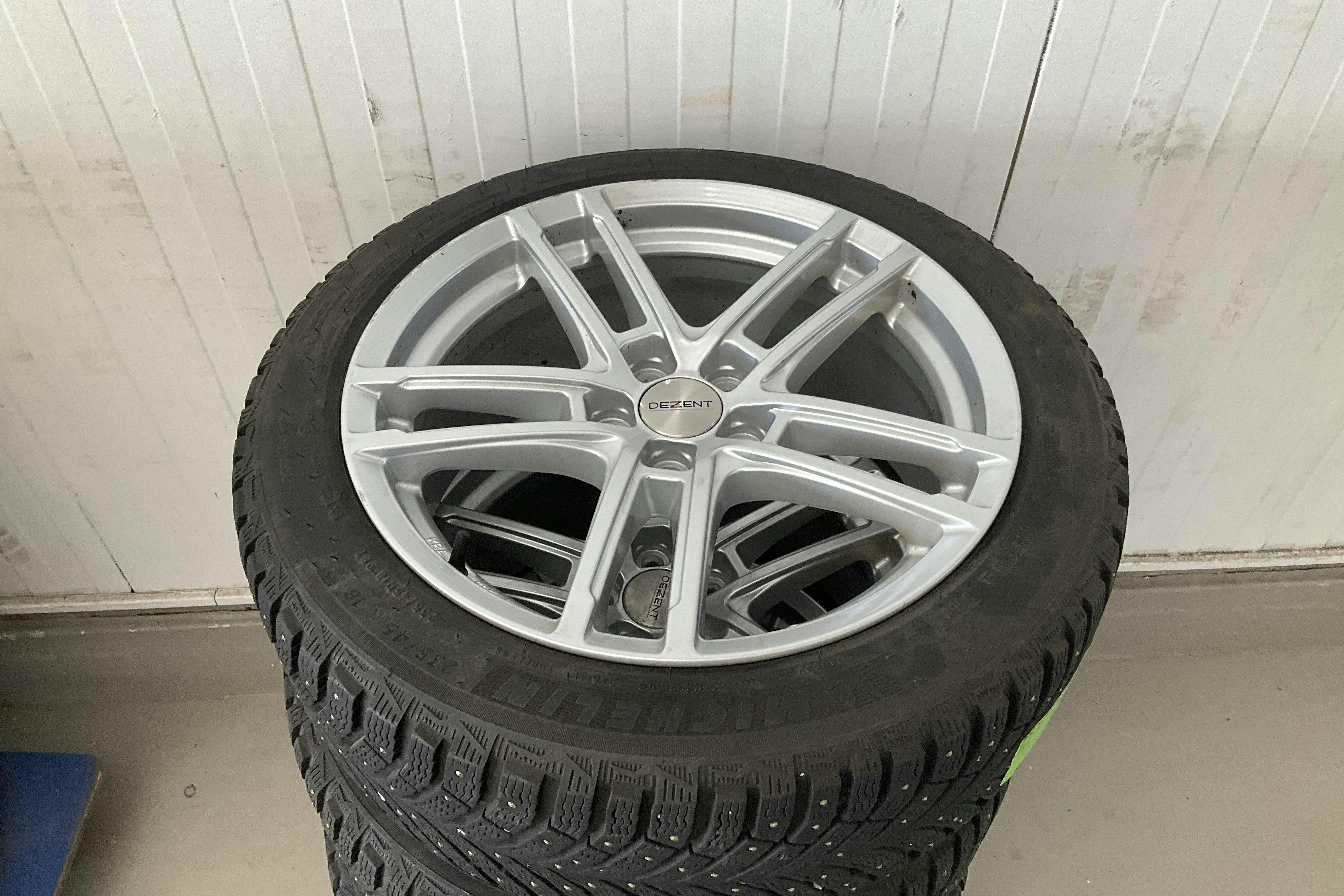 Vehicle Image 16