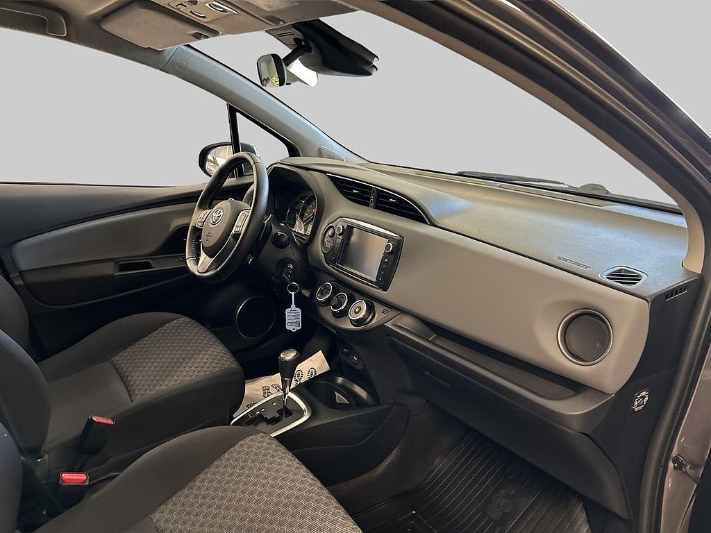 Vehicle Image 9
