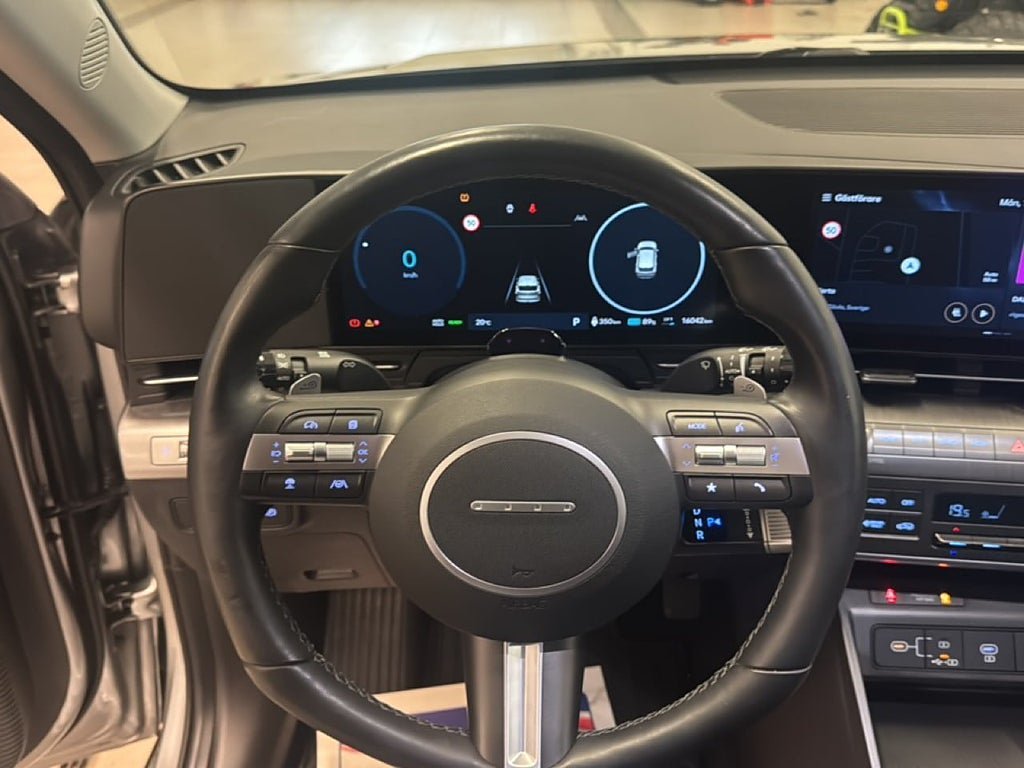 Vehicle Image 16