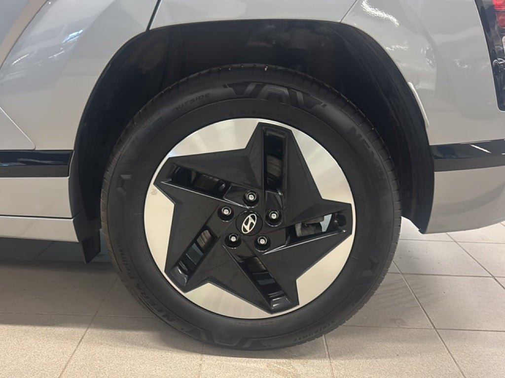 Vehicle Image 17