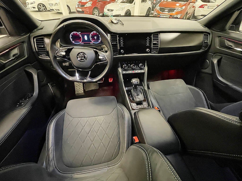 Vehicle Image 6
