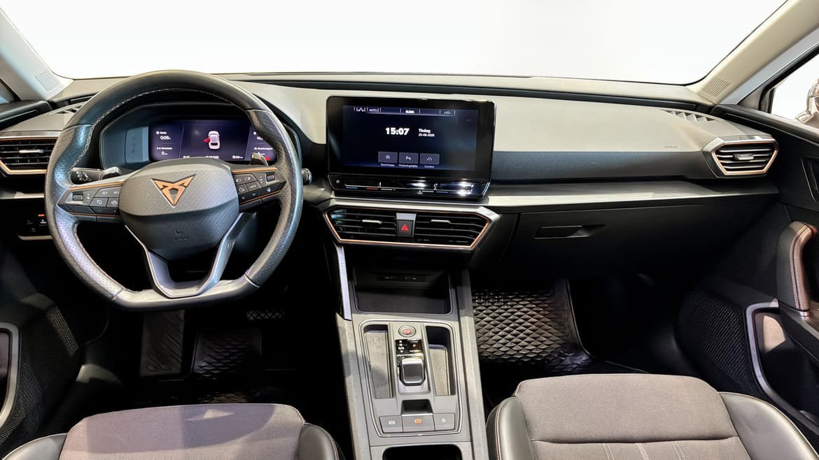 Vehicle Image 10