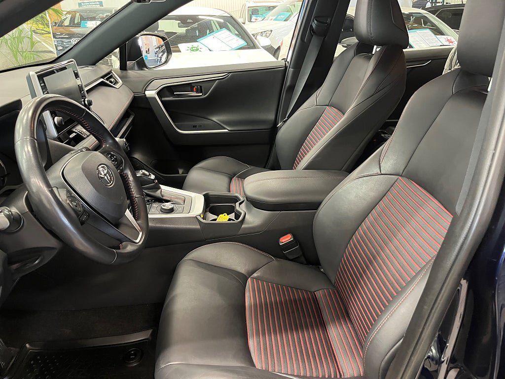 Vehicle Image 8