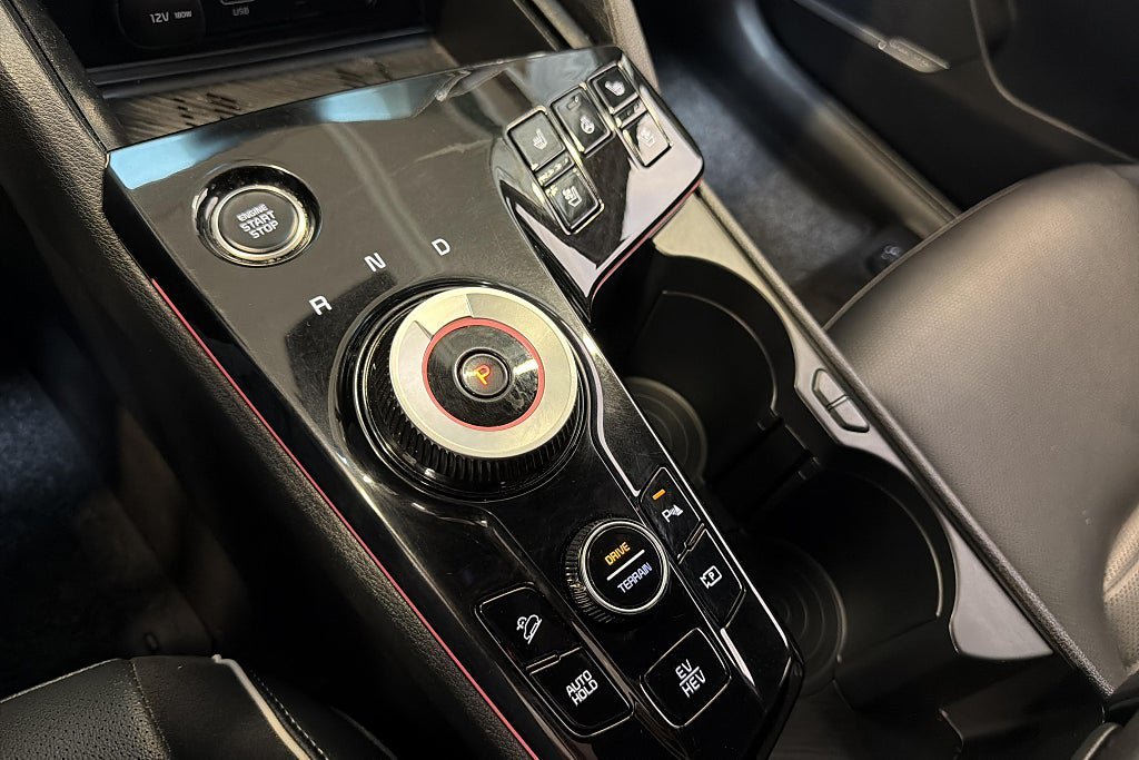 Vehicle Image 12